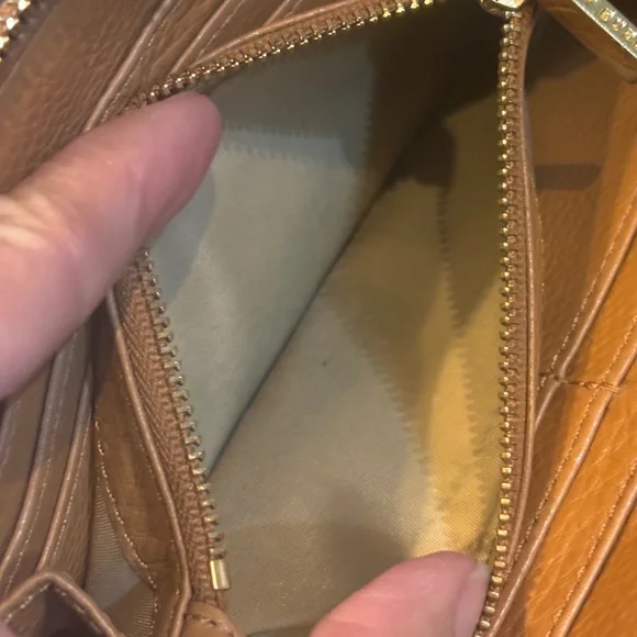 Tory Burch Amanda Continental Brown Leather Zip Around Wallet - Picture 16 of 16